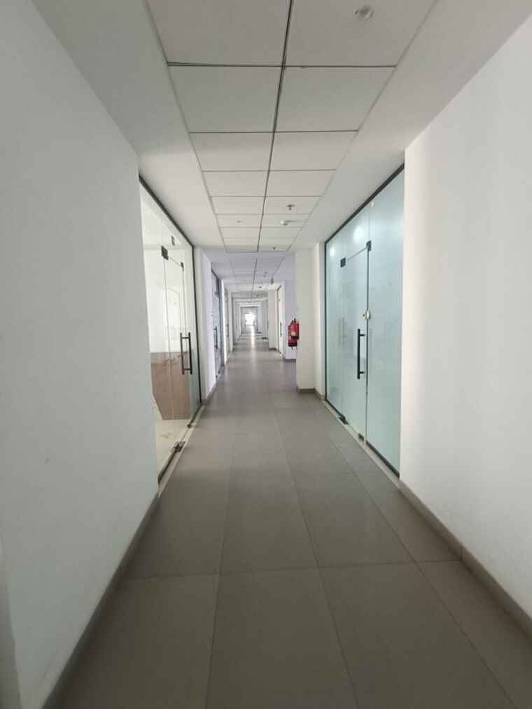 undefined, uptown-insignia Commercial Office Space 690 Sq.Ft. In International Airport Road Zirakpur 9970796