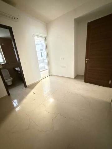 Room in 3 BHK Apartment at Smart World Orchard, Sector 61 – for Rent