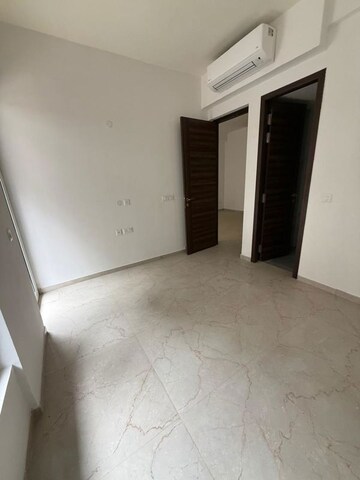 Room in 3 BHK Apartment at Smart World Orchard, Sector 61 – for Rent