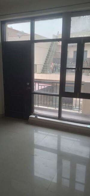 Room in 2 BHK Apartment at Omaxe The Resort, South Mullanpur – for Rent