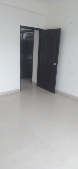 Room in 2 BHK Apartment at Omaxe The Resort, South Mullanpur – for Rent