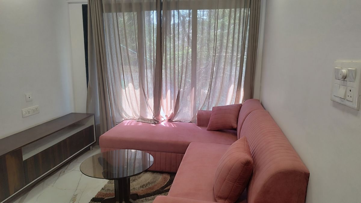 1 BHK 600 Sq.Ft. Apartment in RNA NG Aroma