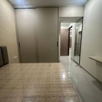 Room in 3 BHK Apartment at Shraddha Elite, Poisar – for Rent