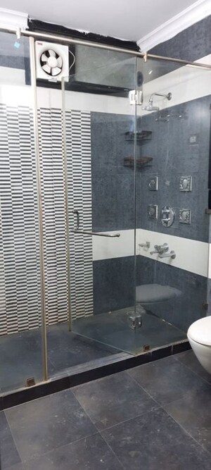 Bathroom in 2 BHK Builder Floor at Sector 46 – for Rent