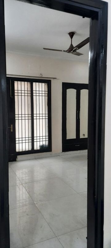 Room in 2 BHK Builder Floor at Sector 46 – for Rent