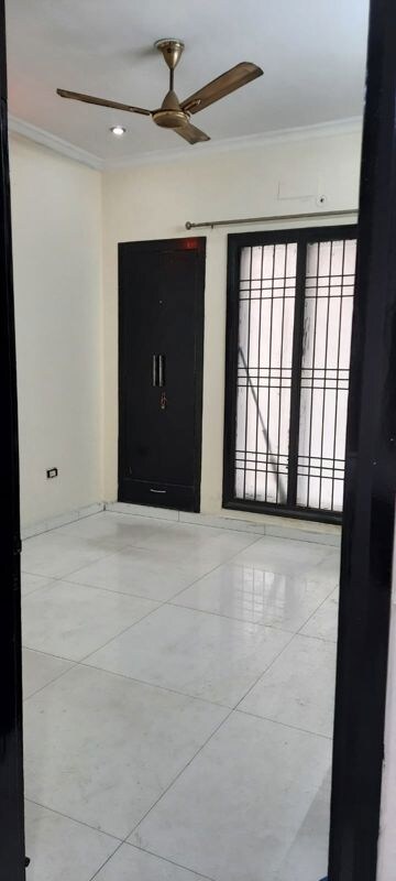 Room in 2 BHK Builder Floor at Sector 46 – for Rent