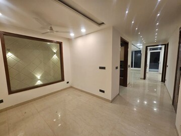 Room in 2 BHK Apartment at Suncity Avenue 76, Sector 76 – for Rent