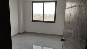Room in 3 BHK Apartment at Vaishnodevi Circle – for Rent
