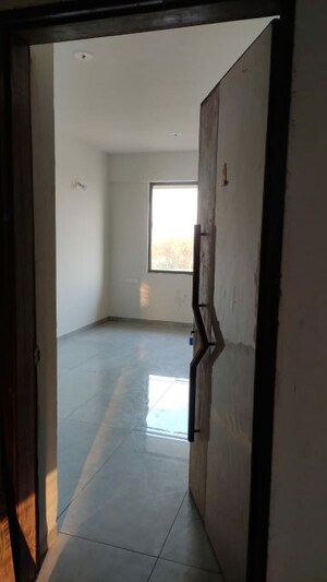 Room in 3 BHK Apartment at Vaishnodevi Circle – for Rent