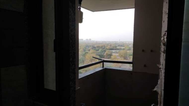 Room, vaishnodevi circle 3 Bedroom 1015 Sq.Ft. Apartment In Vaishnodevi Circle Ahmedabad 9970891