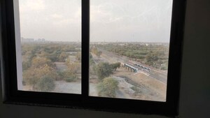 Room in 3 BHK Apartment at Vaishnodevi Circle – for Rent