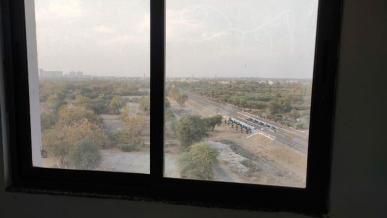 Room, vaishnodevi circle 3 Bedroom 1015 Sq.Ft. Apartment In Vaishnodevi Circle Ahmedabad 9970891