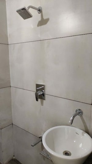 Furnished Amenities in 3 BHK Apartment at Vaishnodevi Circle – for Rent