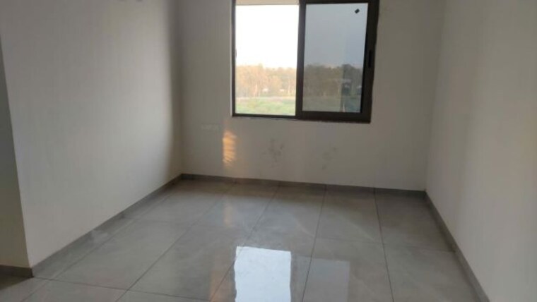 Room, vaishnodevi circle 3 Bedroom 1015 Sq.Ft. Apartment In Vaishnodevi Circle Ahmedabad 9970891
