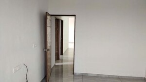 Room in 3 BHK Apartment at Vaishnodevi Circle – for Rent