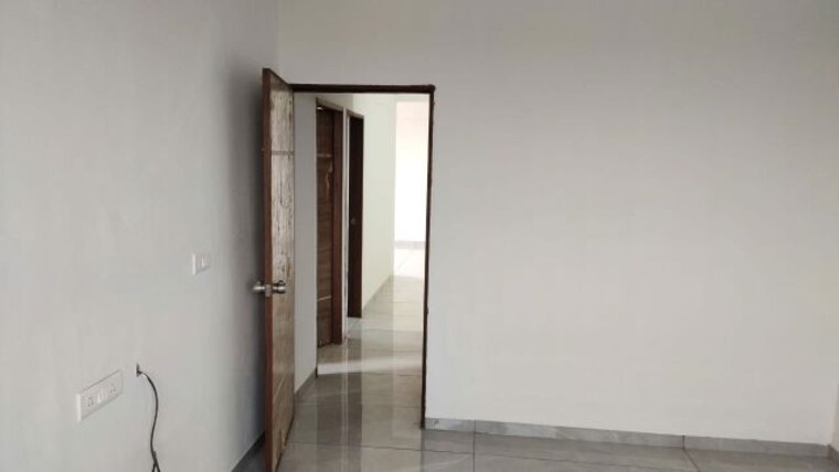 Room, vaishnodevi circle 3 Bedroom 1015 Sq.Ft. Apartment In Vaishnodevi Circle Ahmedabad 9970891