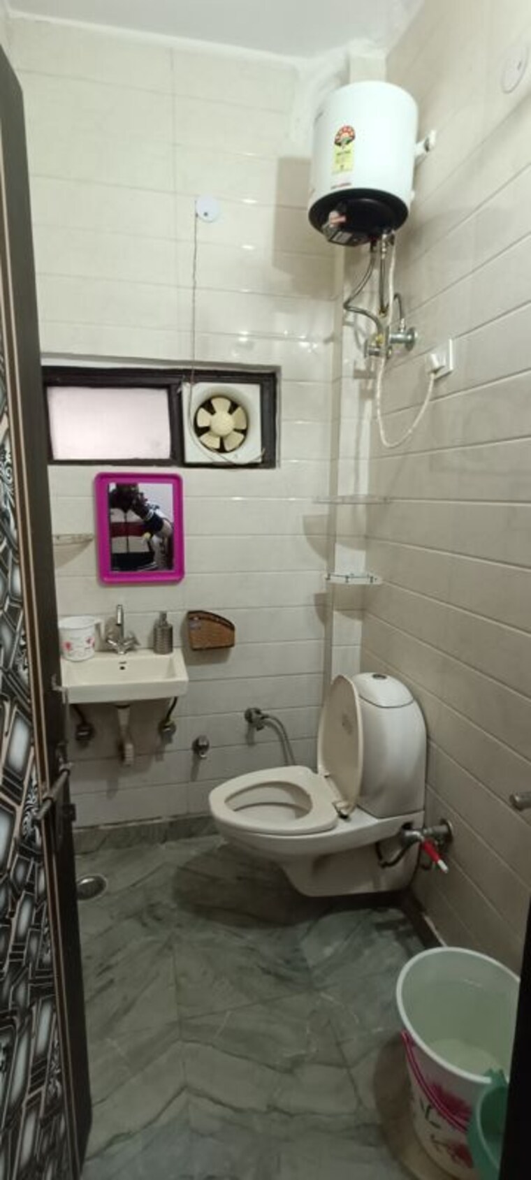 Bathroom, rohini sector 6 1 Bedroom 350 Sq.Ft. Builder Floor In Rohini Sector 6 Delhi 9970898