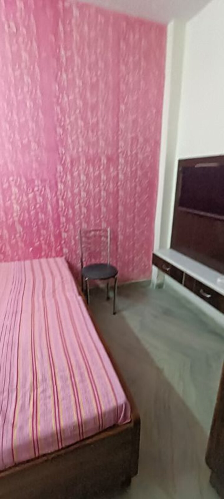 Bedroom, rohini sector 6 1 Bedroom 350 Sq.Ft. Builder Floor In Rohini Sector 6 Delhi 9970898