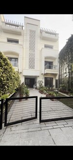 5 BHK + Pooja Room,Servant Room,Study Room,Extra Room 4700 Sq.Ft. Villa in Hazratganj