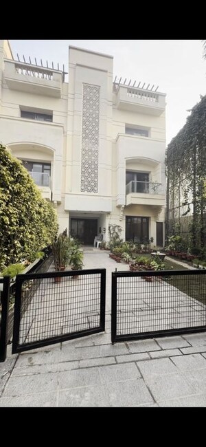 5 BHK Villa For Sale in Hazratganj
