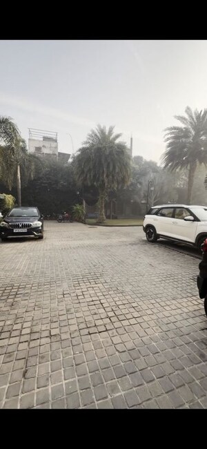 Parking in 5 BHK Villa at Hazratganj – for Sale