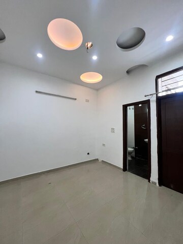 Room in 3.5 BHK Builder Floor at DLF Hyde Park, South Mullanpur – for Sale