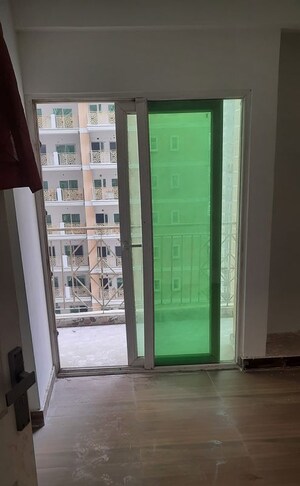 Room in 2 BHK Apartment at Omicron Iii Greater Noida – for Sale