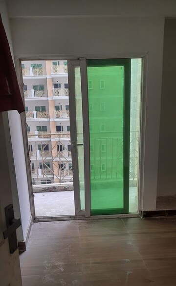 Room in 2 BHK Apartment at Omicron Iii Greater Noida – for Sale