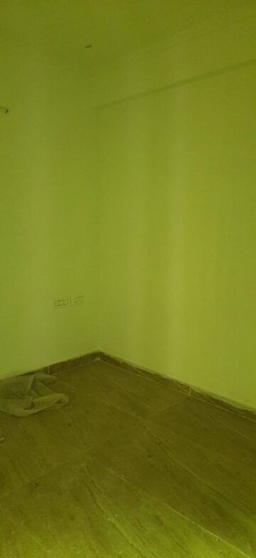 Room in 2 BHK Apartment at Omicron Iii Greater Noida – for Sale