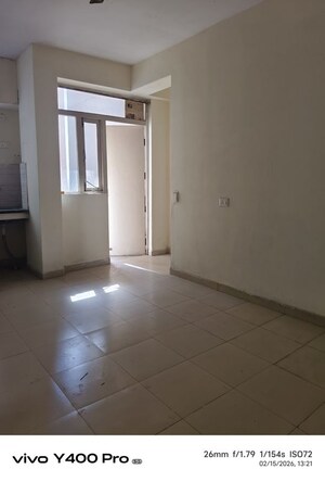 Room in 3 BHK Apartment at Auric City Homes, Sector 82 – for Rent