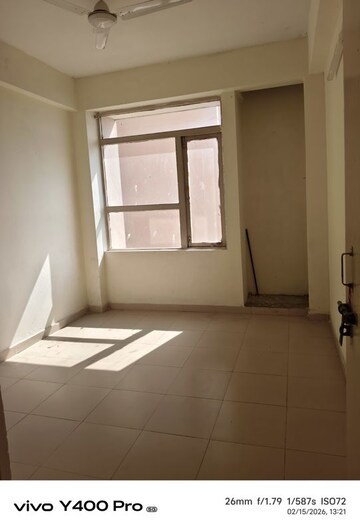 Room in 3 BHK Apartment at Auric City Homes, Sector 82 – for Rent