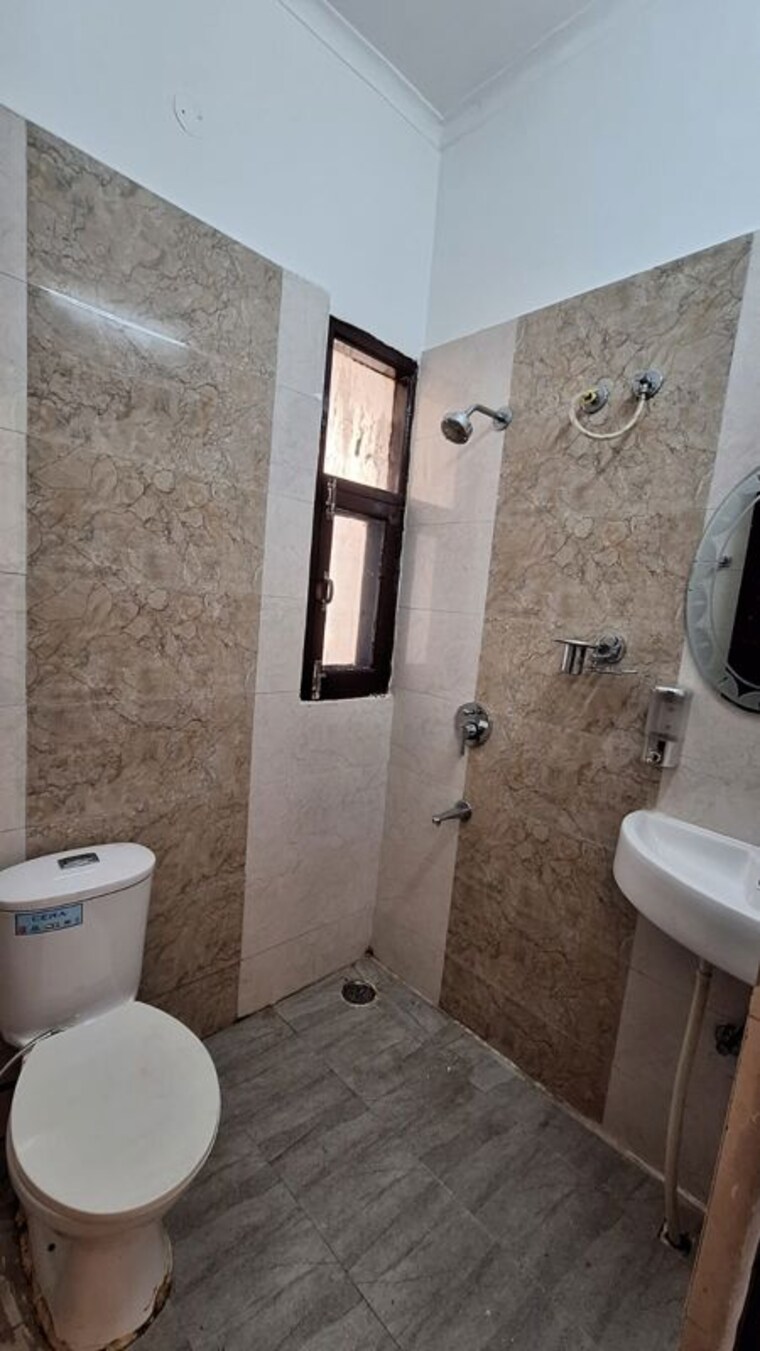 Bathroom, dhakoli 2.5 Bedroom 122 Sq.Yd. Apartment In Dhakoli Zirakpur 9971019