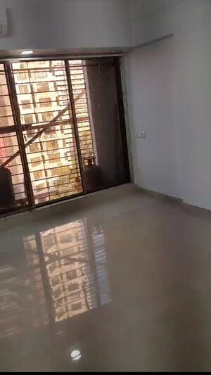 Room in 3 BHK Apartment at Neha Heena Gaurav Jewels, Goregaon East – for Rent