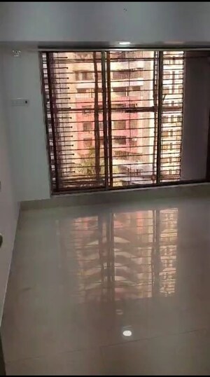 Room in 3 BHK Apartment at Neha Heena Gaurav Jewels, Goregaon East – for Rent
