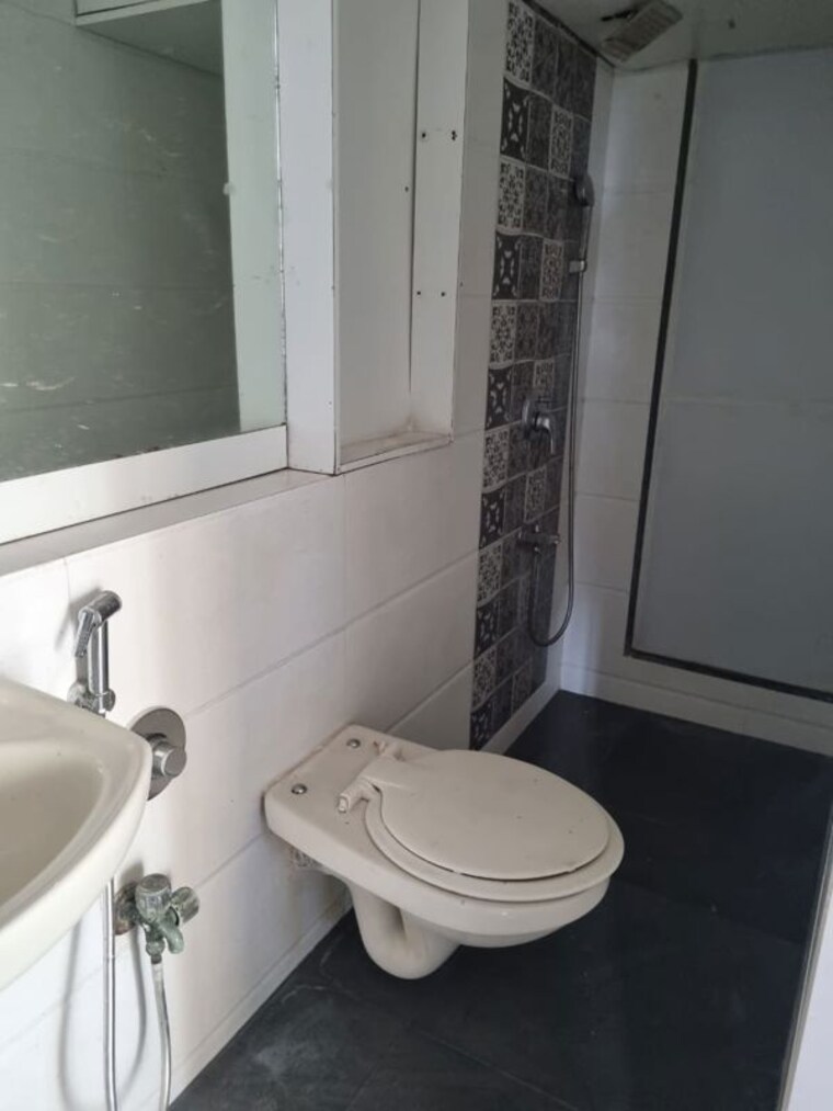 Bathroom, duplex-heights 3 Bedroom 1300 Sq.Ft. Apartment In Andheri West Mumbai 9971088