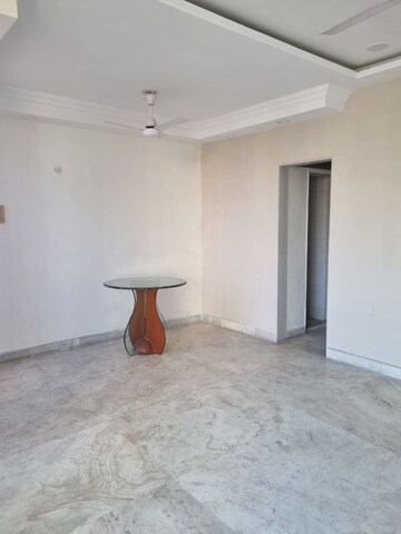 Room in 3 BHK Apartment at Duplex Heights, Andheri West – for Rent