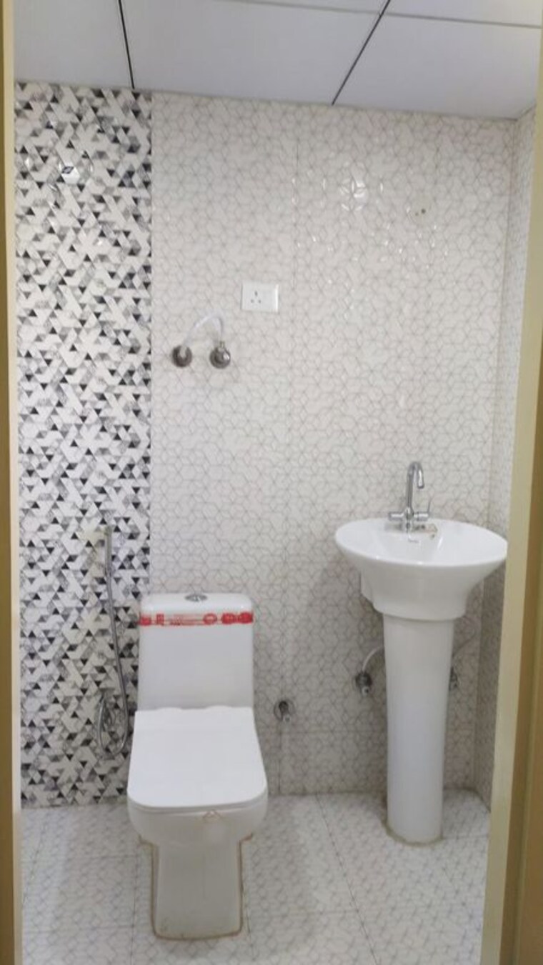 Bathroom, migsun-ultimo 4 Bedroom 1595 Sq.Ft. Apartment In Omicron Iii Greater Noida Greater Noida 9971110
