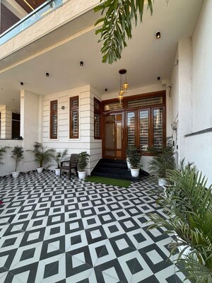 Parking in 6+ BHK Villa at Ajmer Road – for Sale