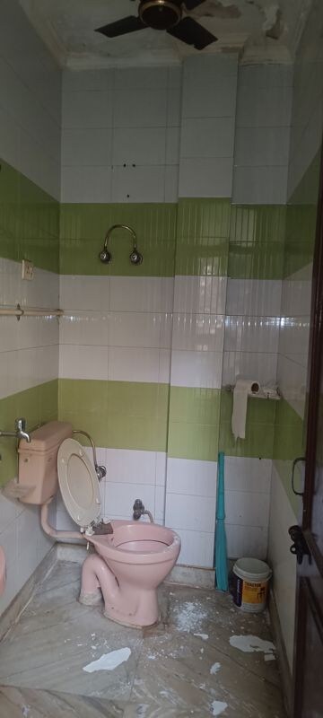 Bathroom in 2 BHK Builder Floor at Rohini Sector 7 – for Rent