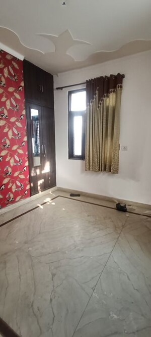 Room in 2 BHK Builder Floor at Rohini Sector 7 – for Rent