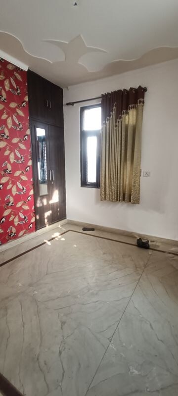 Room in 2 BHK Builder Floor at Rohini Sector 7 – for Rent
