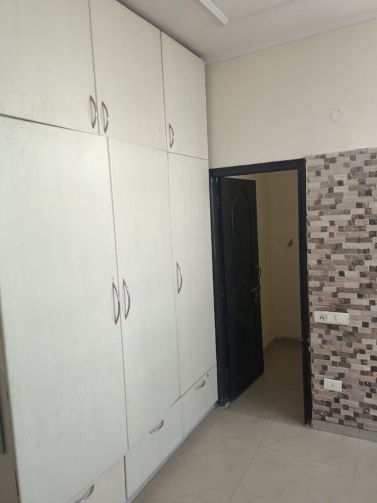 Room, ambala highway 2 Bedroom 1350 Sq.Ft. Apartment In Ambala Highway Zirakpur 9971166