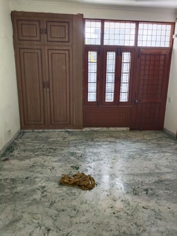 Room in 3 BHK Apartment at Vasant Kunj – for Rent