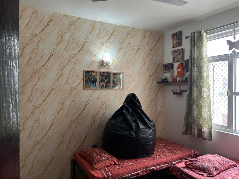 Room, gomti nagar 3 Bedroom 1800 Sq.Ft. Apartment In Gomti Nagar Lucknow 9970405