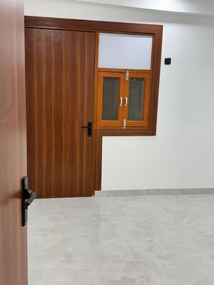 Room in 4 BHK Apartment at VVIP Addresses, Raj Nagar Extension – for Rent