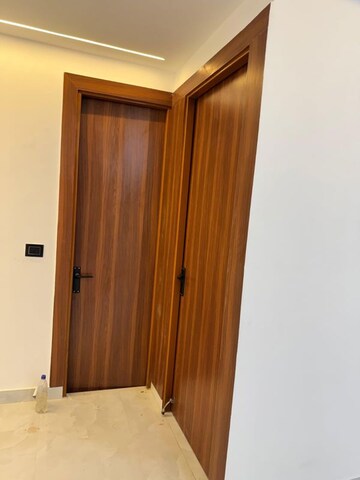 Furnished Amenities in 4 BHK Apartment at VVIP Addresses, Raj Nagar Extension – for Rent