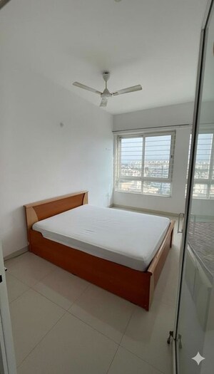 Room in 2 BHK Apartment at Kumar Parc Residences, Hadapsar – for Sale