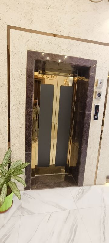 Lift in 6 BHK Villa at Jaipur Ajmer Express Highway – for Sale