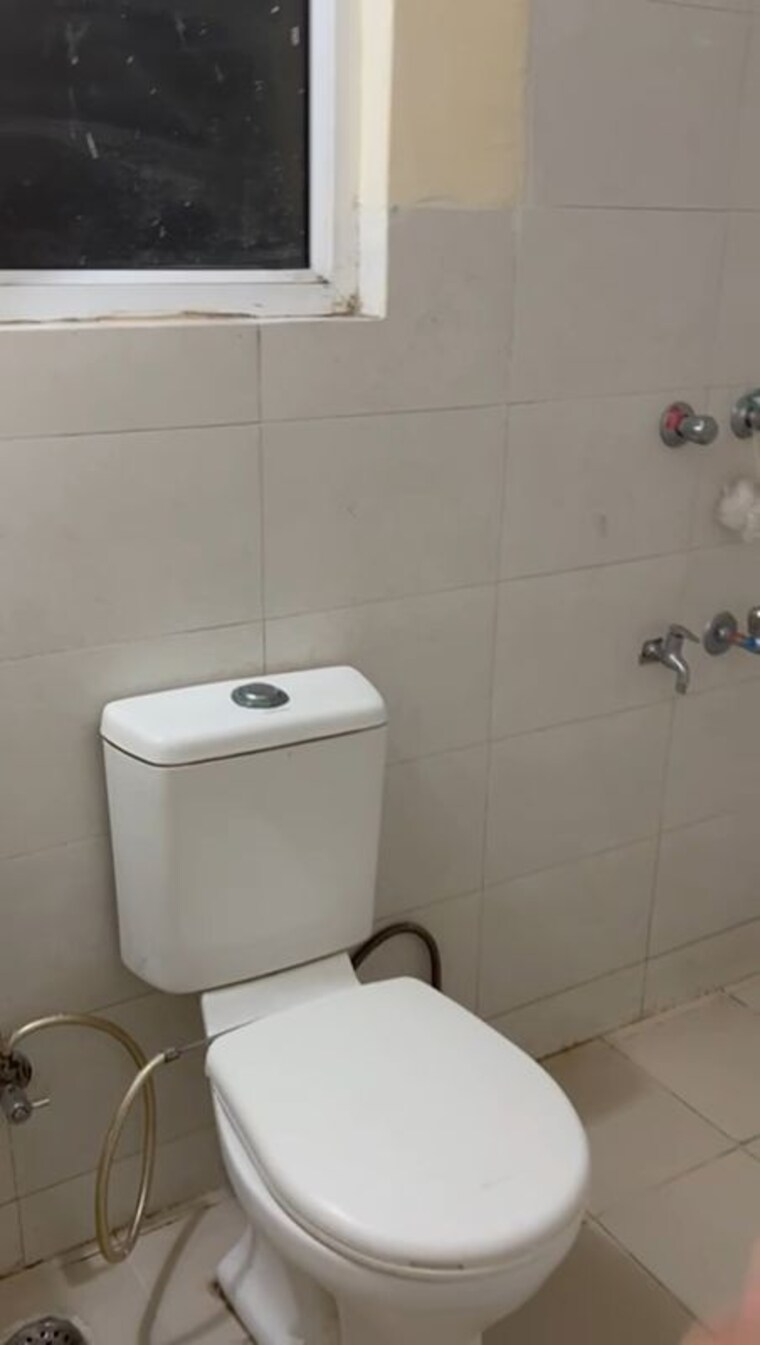 Bathroom, wave-dream-homes 2 Bedroom 808 Sq.Ft. Apartment In Wave City Ghaziabad 9971245