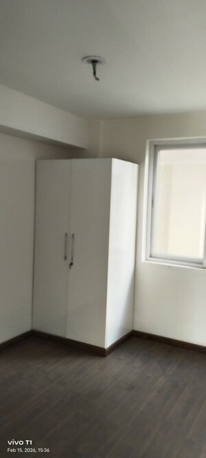 Room in 4 BHK Apartment at BPTP Mansions, Sector 66 – for Sale